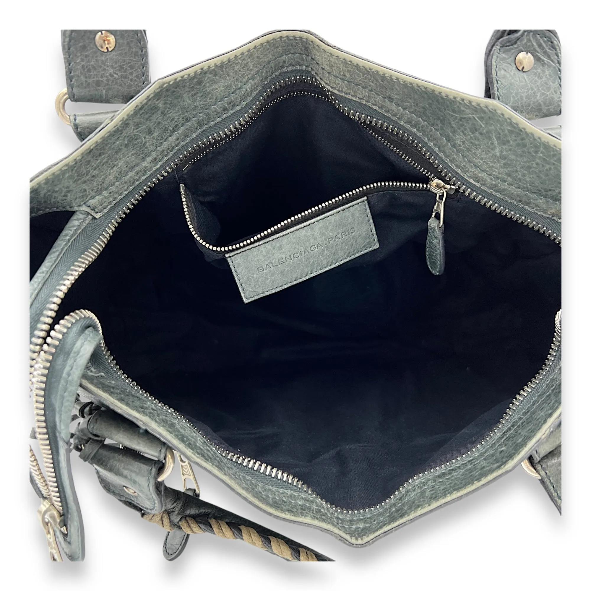 Giant City Medium Green Top Handle Bag in Distressed Leather, Silver hardware
