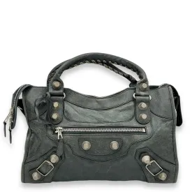 Giant City Medium Green Top Handle Bag in Distressed Leather, Silver hardware